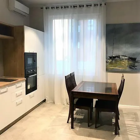 Italian شقة *